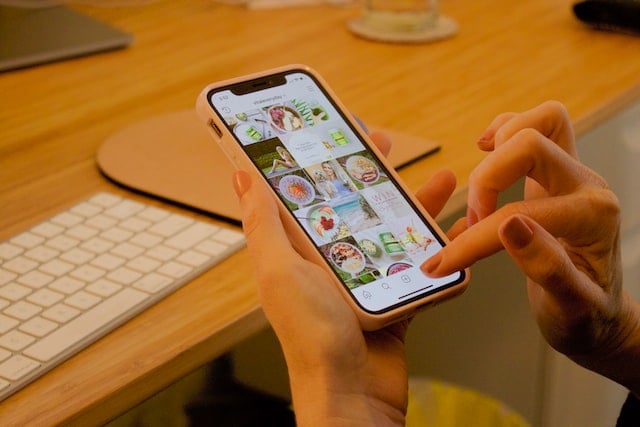 Comment utiliser les arrière-plans et la typographie pour créer des Stories engageantes sur Instagram ?