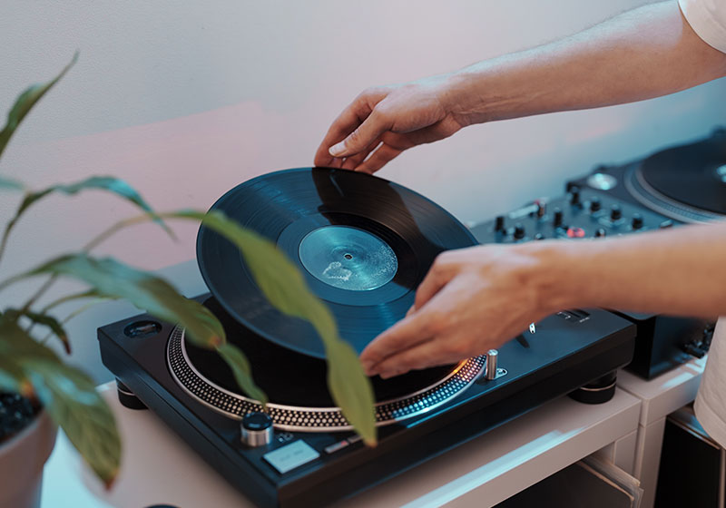Retour du vinyle : l’objet musical par excellence revient dans nos foyers